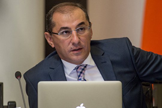 «Պրիմիտիվ գողություն». Ֆինանսների նախարարը շարունակում է օգտվել ճոխ թռիչքներից