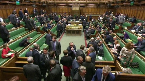 Британский парламент поддержал план правительства по 