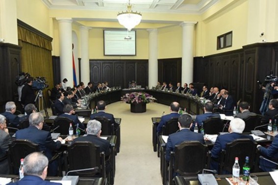 «Դուք հաճույք ինչի՞ց եք ստանում». Կարեն Կարապետյանի հարցը զվարճացրել է կառավարության անդամներին