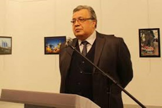 Ասիմ Քըլըչը հայտնել է նաև, որ կրակողը հնչեցրել է իսլամական կարգախոսներ