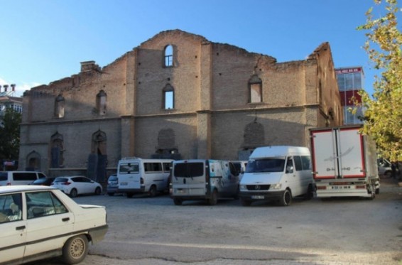 Պատմական Խարբերդում հին հայկական եկեղեցին օգտագործվում է որպես ավտոկայանատեղի