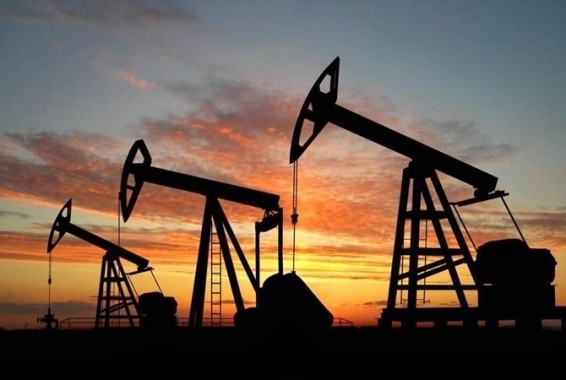 Brent удержалась на отметке выше $55