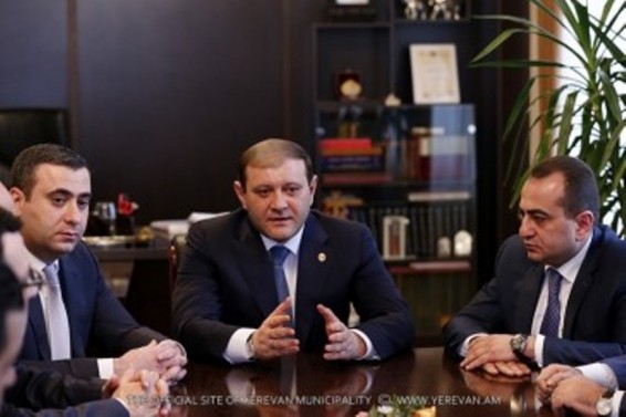 Տարոն Մարգարյանը ներկայացրել է Էրեբունի վարչական շրջանի նոր ղեկավարին