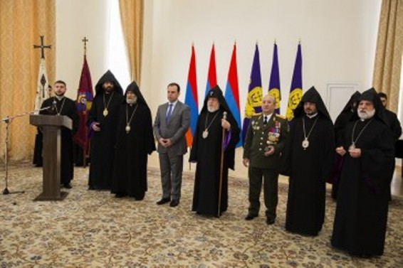 Photo. Գոհություն և փառք ենք վերառաքում առ Բարերարն Աստված, որ խաղաղության մեջ ենք տոնում Հայոց բանակի 25-րդ տարեդարձը