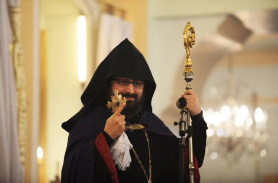 Արամ Աթեշյանը շարունակում է իր պաշտոնին մնալ մանիպուլյացիայի և սպառնալիքների շնորհիվ. Տ. Սահակ եպիսկոպոս Մաշալյան