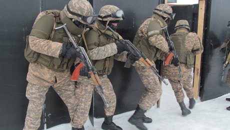 В Актобе ликвидировали мужчину, захватившего заложника