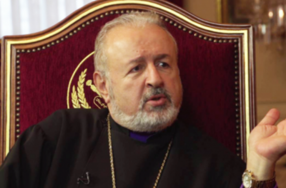 Ինքն իրեն աներեսաբար «պե­տու­թյան մարդը» որակող խեղճուկրակ. պոլսահայ մտավորականը քննադատել է Արամ Աթեշյանին