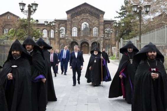 Ս. Էջմիածնում կատարվեց հոգեհանգիստ ապրիլյան պատերազմում զոհված զինվորների համար