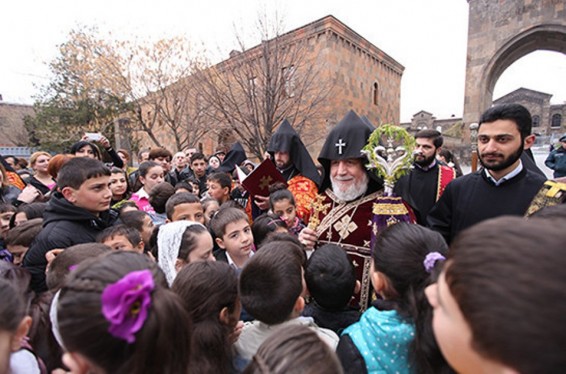 Ծաղկազարդի տոնը` մանուկների օրհնության օր