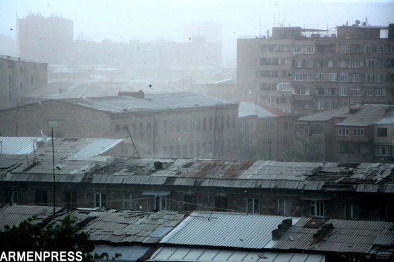 Photo/Video - Այսօր ուժգին քամու հետևանքով  9 հոգի վնասվածք է ստացել