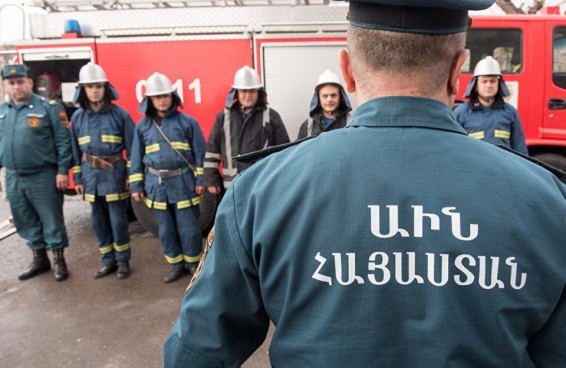 Օգնում են փրկարարները