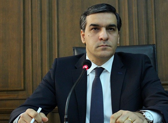 Փաստաբանների խուզարկություն, կալանավորում, անձնագիր վերցնելու պրակտիկա. Արման Թաթոյանը ներկայացնում է ՄԻՊ տարեկան հրապարակումը