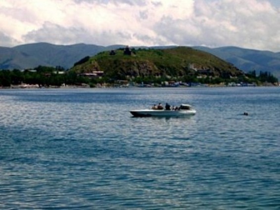 Քաղաքացին նավակով մտել է Սեւանա լիճը եւ չի վերադարձել. դատարկ նավակն են գտել