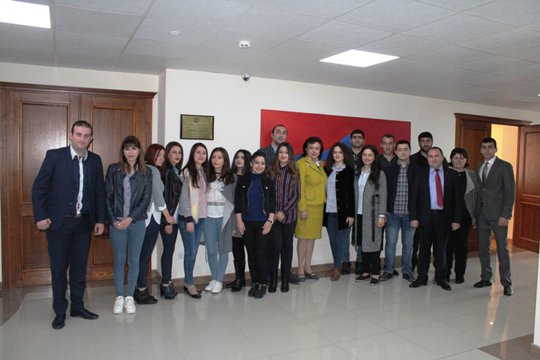 Հրանուշ Հակոբյանը հանդիպել է նախարարությունում պրակտիկա անցնող ուսանողների հետ