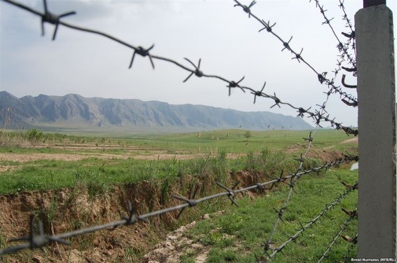 Ադրբեջանը ցույց է տալիս, որ ինքը «իր հողերի» եւ «իր բնակիչների» վրա չի կրակում, քանի որ խաղաղասեր է