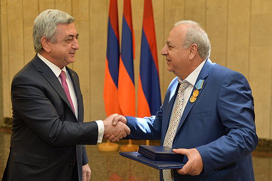 Սերժ Սարգսյանը պարգևատրել է «Գրանդ Քենդիի» գլխավոր տեխնոլոգին