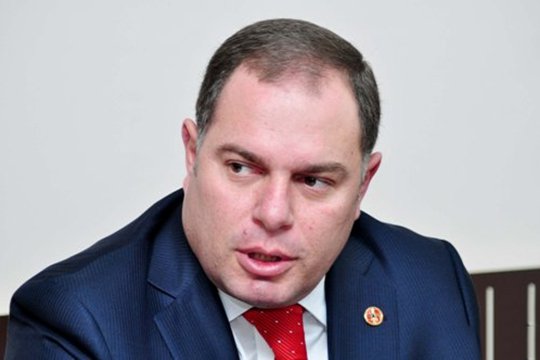 Ոչ հորեղբայրը, ոչ քեռին և առավել ևս՝ ոչ էլ «բաջանաղն է» Հովհաննես Սահակյանին օգնել ինքնադրսևորվել