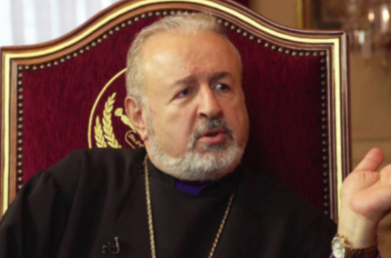Ստամբուլահայերը բոյկոտել են Աթեշյանի պատարագները` վեր հանելով Աստվածաշունչը