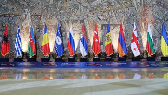 Медведев на саммите ОЧЭС встретится с премьером Турции