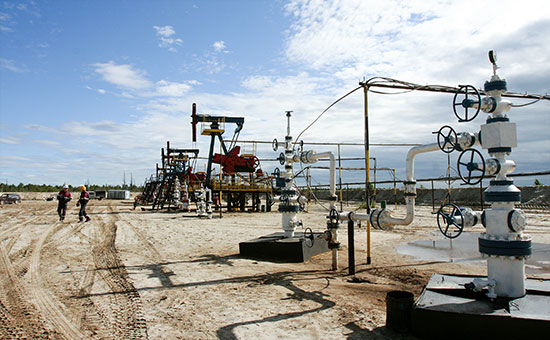 Цена нефти марки Brent впервые за месяц поднялась выше $54