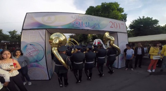 Video. Ոստիկանությունը կրկին շնորհավորում է շրջանավարտներին