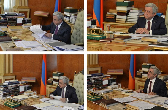 Ինչ գրքեր են դրված Սերժ Սարգսյանի աշխատասեղանին, և ինչ է նա ընթերցում