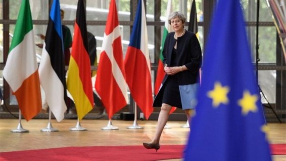 Мэй предложила разрешить гражданам стран ЕС остаться в Британии
