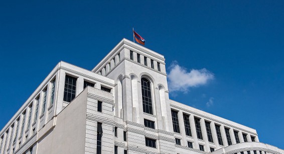 Минобрнауки Армении ждет помощи МИД по армянским дипломам в Израиле