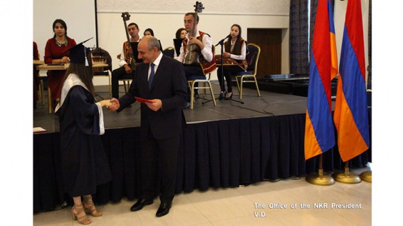 Արցախի նախագահը վկայականներ է հանձնել գերազանց շրջանավարտներին