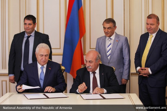 ԱԺ-ի և Հայաստանի պետական տնտեսագիտական համալսարանի  միջև հուշագիր է ստորագրվել