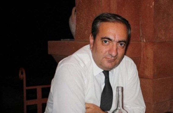 Ասում են՝ Մանուկ Սիմոնյանը պարբերաբար բռնություն է գործադրել կնոջ նկատմամբ. «Հրապարակ»