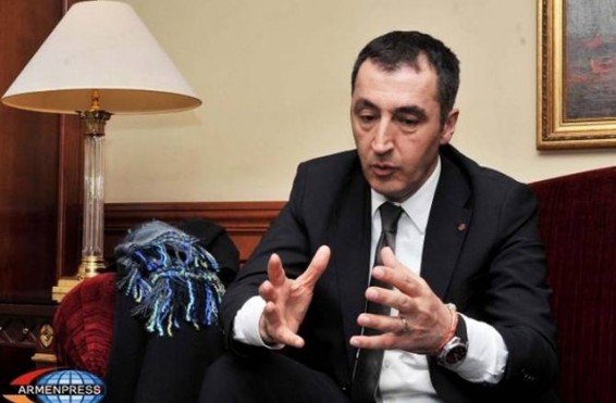 Ջեմ Օզդեմիրը կոչ է արել թուրք ուսուցիչներին թույլ չտալ դասավանդել գերմանական դպրոցներում