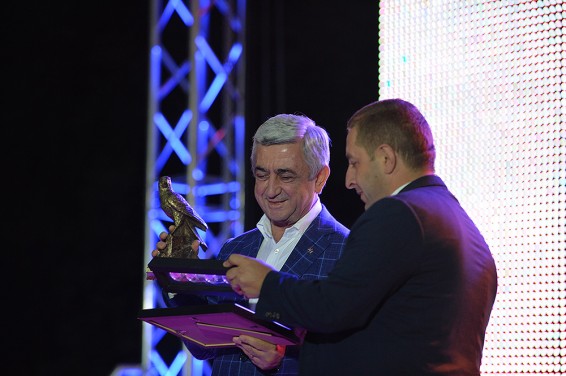 «Մեր երկիրը մի մեծ ընտանիք է». Սերժ Սարգսյանը ողջունել է «Բազե» հավաքի մասնակիցներին