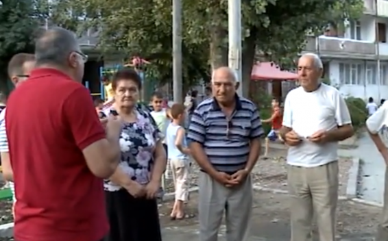 Video. Գագիկ Ծառուկյանի շնորհիվ Մեղրիում եւ Կապանում կառուցվել են մանկական խաղահրապարակներ