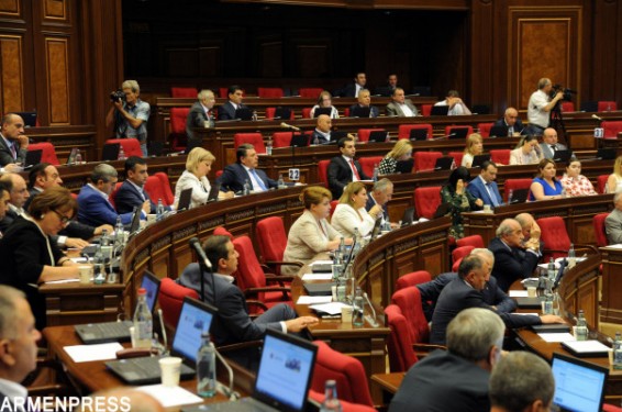 Парламент Армении завершил заседание четырехдневки: в 1-ом чтении были приняты все представленные проекты