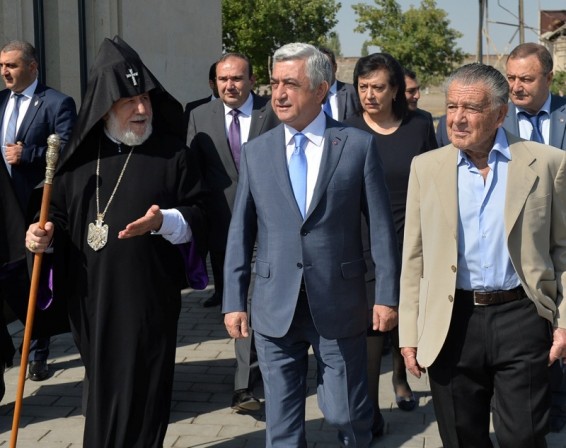 Աշխատում ենք հայ-ռուսական բարեկամության օգտին. Սերժ Սարգսյանը՝ Սլավոնական համալսարանում